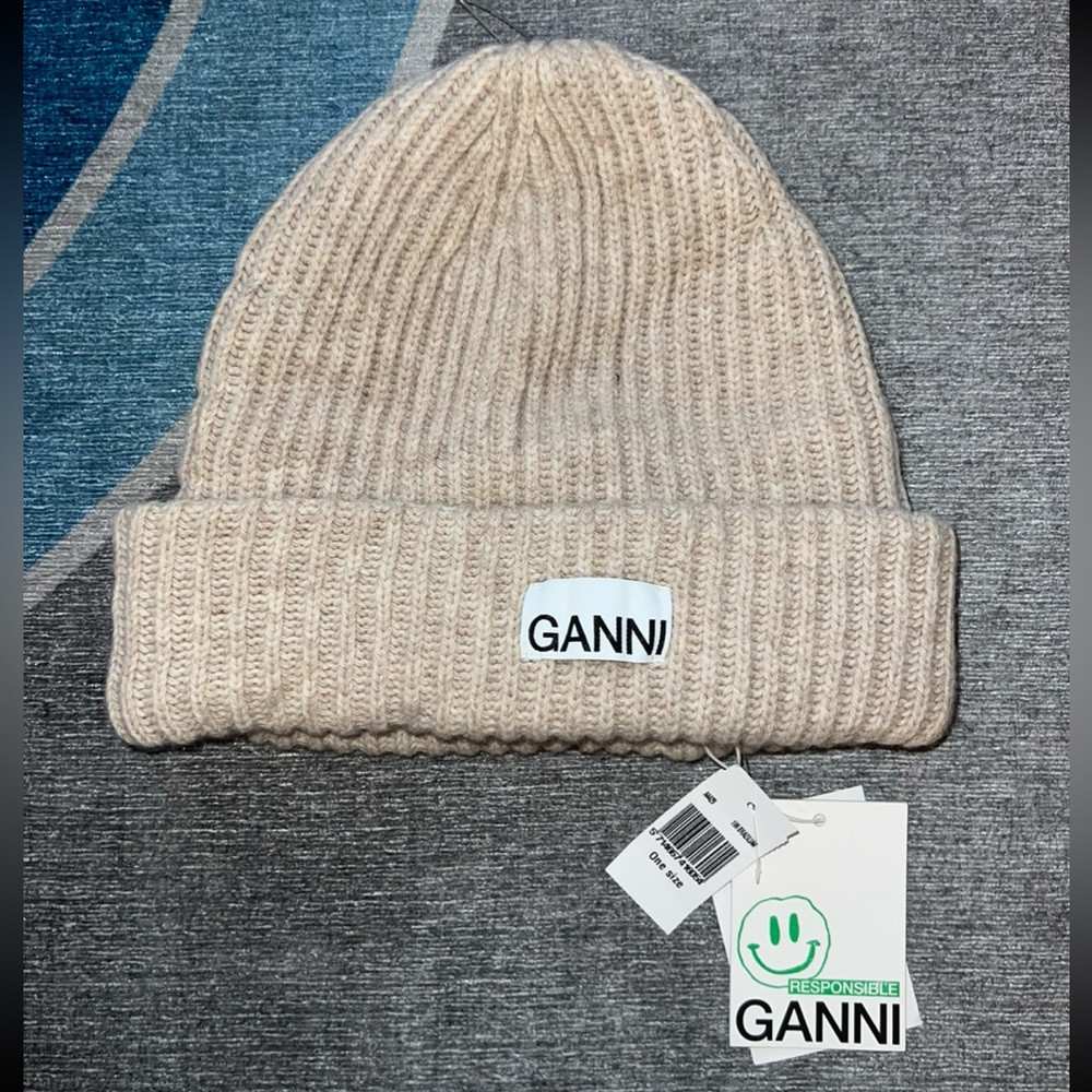 GANNI Wool Beanie in Beige. Never worn, New with tags